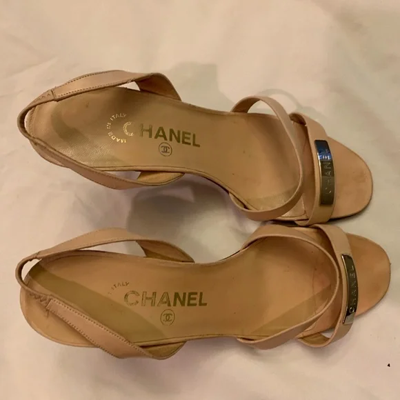 CHANEL lambskin logo sling back sandals - Picture 3 of 16